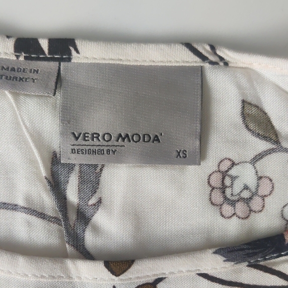 Floral Print Women Top - Picture 2 of 4